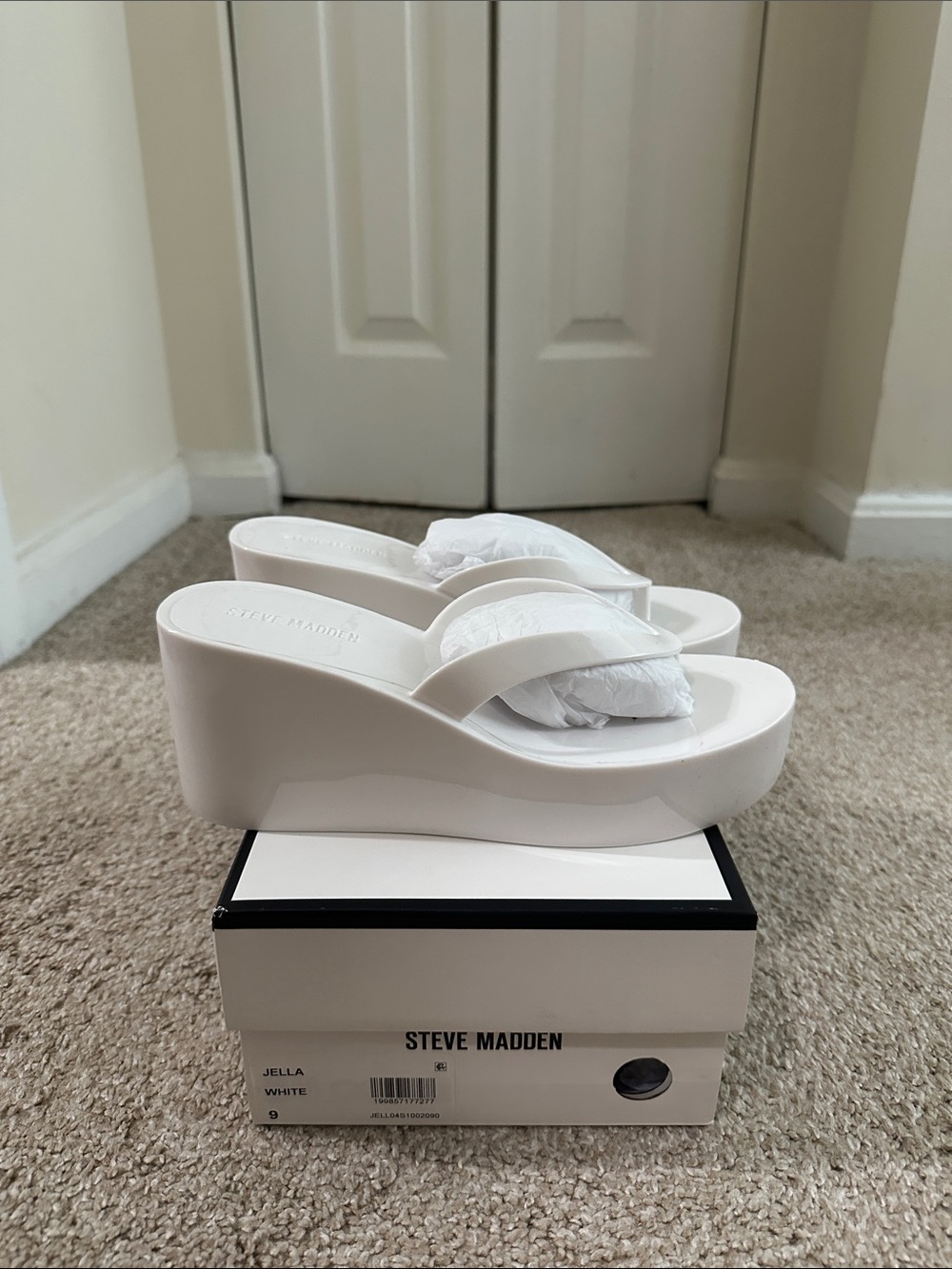 Steve Madden Jella White Platform Flip Flop Sandals - Picture 3 of 4